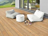 Terrasse mit Bodenbelag aus Holz