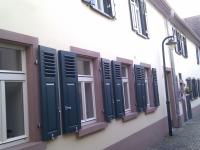 holzfenster-mit-klapplaeden-anthrazit-in-hochheim