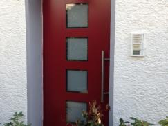 aluminium-haustuer-rot-in-gonsenheim