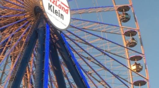 Riesenrad auf dem Hochheimer Markt mit Holzland Klein Logo