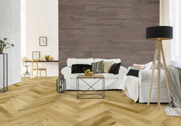 Fischgräten Parkett HQ von Holzland in Wohnzimmer
