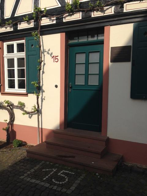 wesslerhaustuerhochheim.jpg