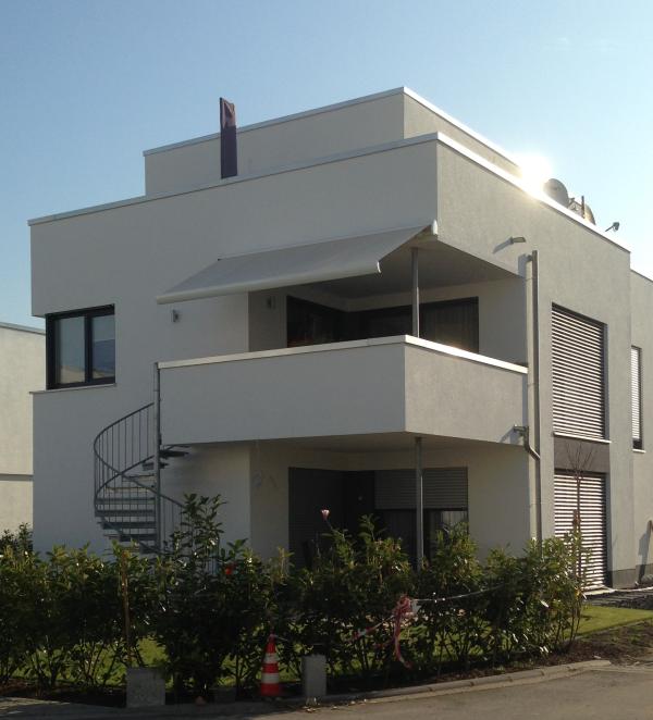 Weisse Markise für Neubau Balkon