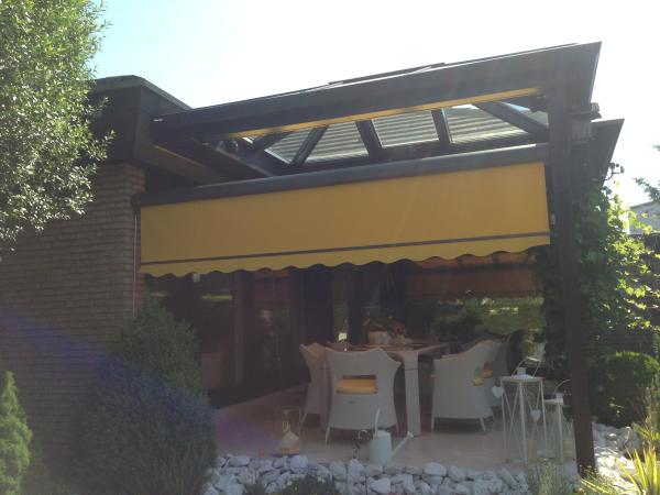 Markise an Wintergarten