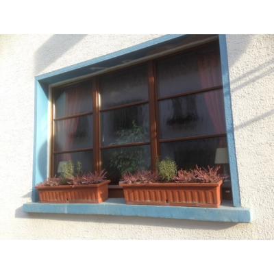 holzfenster-braun-mit-neun-ausschnitten-in-hochheim 
