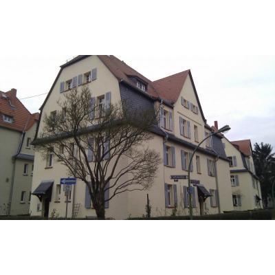 kunststofffenster-mit-klapplaeden-grau-in-frankfurt 