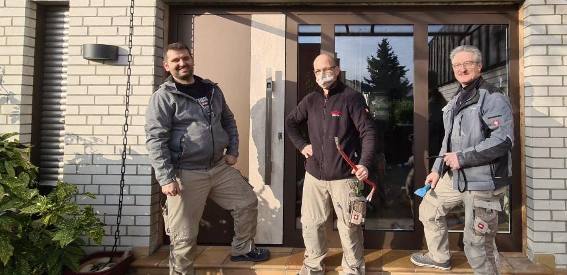 Holzland Team Haustürmontage