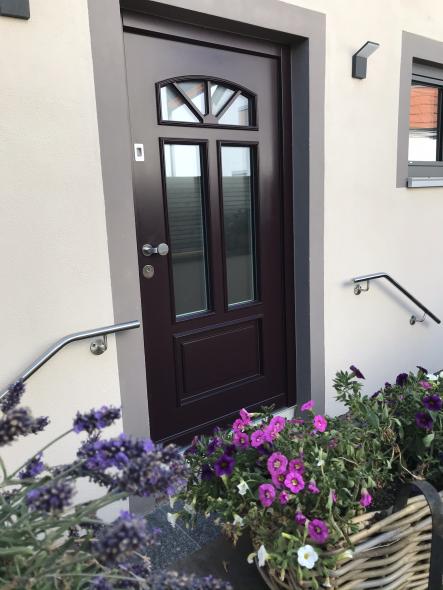 Holzhaustür Stiltür, schwarz rot mit Sprossen, Mainz