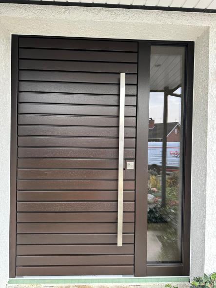 Holzhaustür mit Seitenteil, Mainz