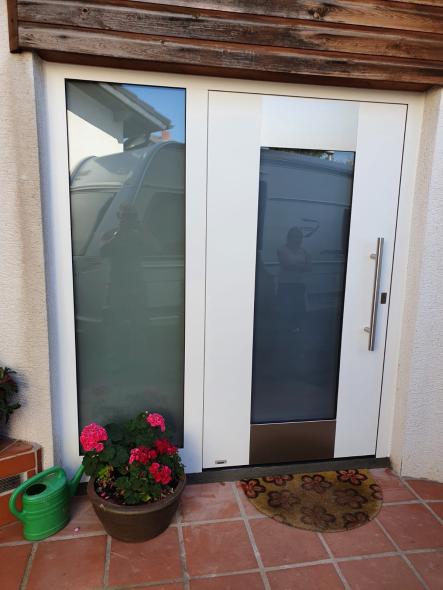 Aluminium Haustür mit Seitenteil in weiß, Mainz