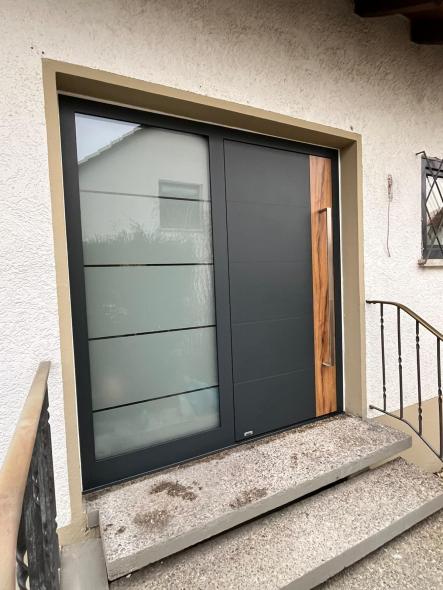 Aluminium Haustür mit Seitenteil in anthrazit, Mainz