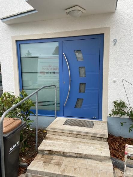 Aluminium Haustür mit Seitenteil, blau, Hochheim