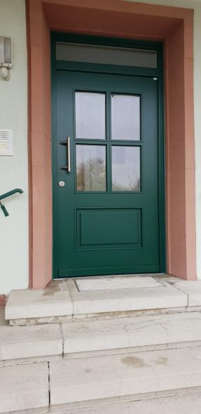 Holzhaustür. grün mit Oberlicht, Mainz