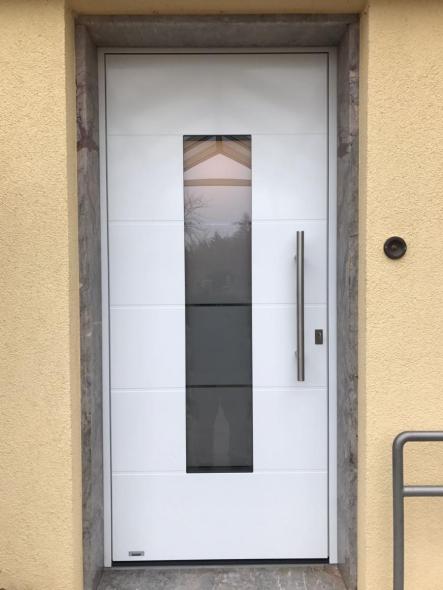 aluminium-haustuer-weiß-in-mainz